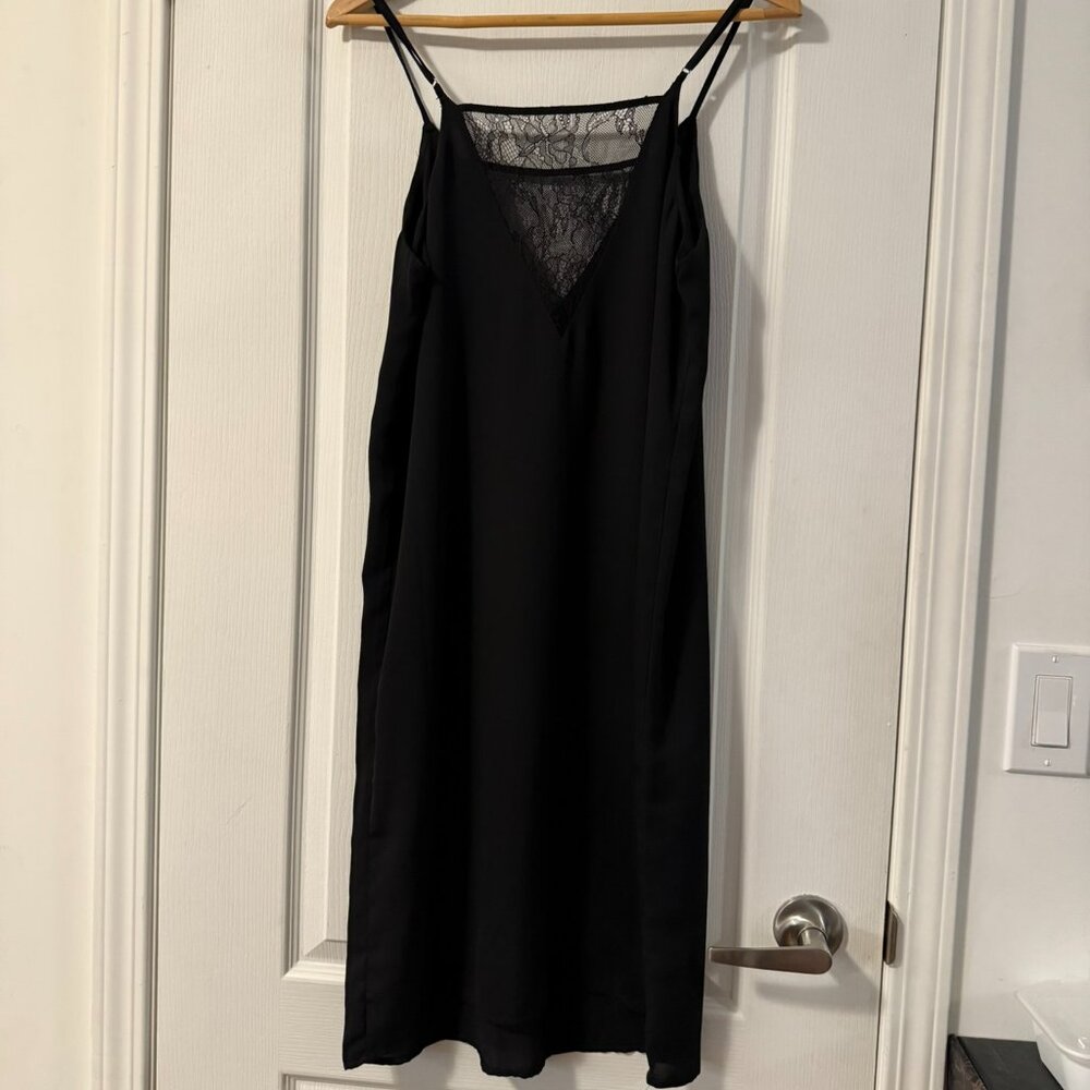 ⭐️$5, spend over $20 - Forever 21 Black Floral lace long dress - size Medium